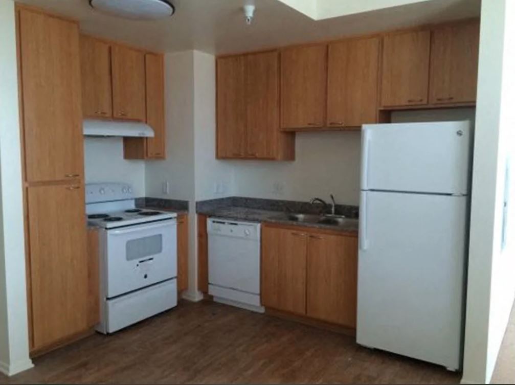 UNIT INTERIOR, KITCHEN WITH ELECTRIC STOVE, DISHWASHER, FRIDGE