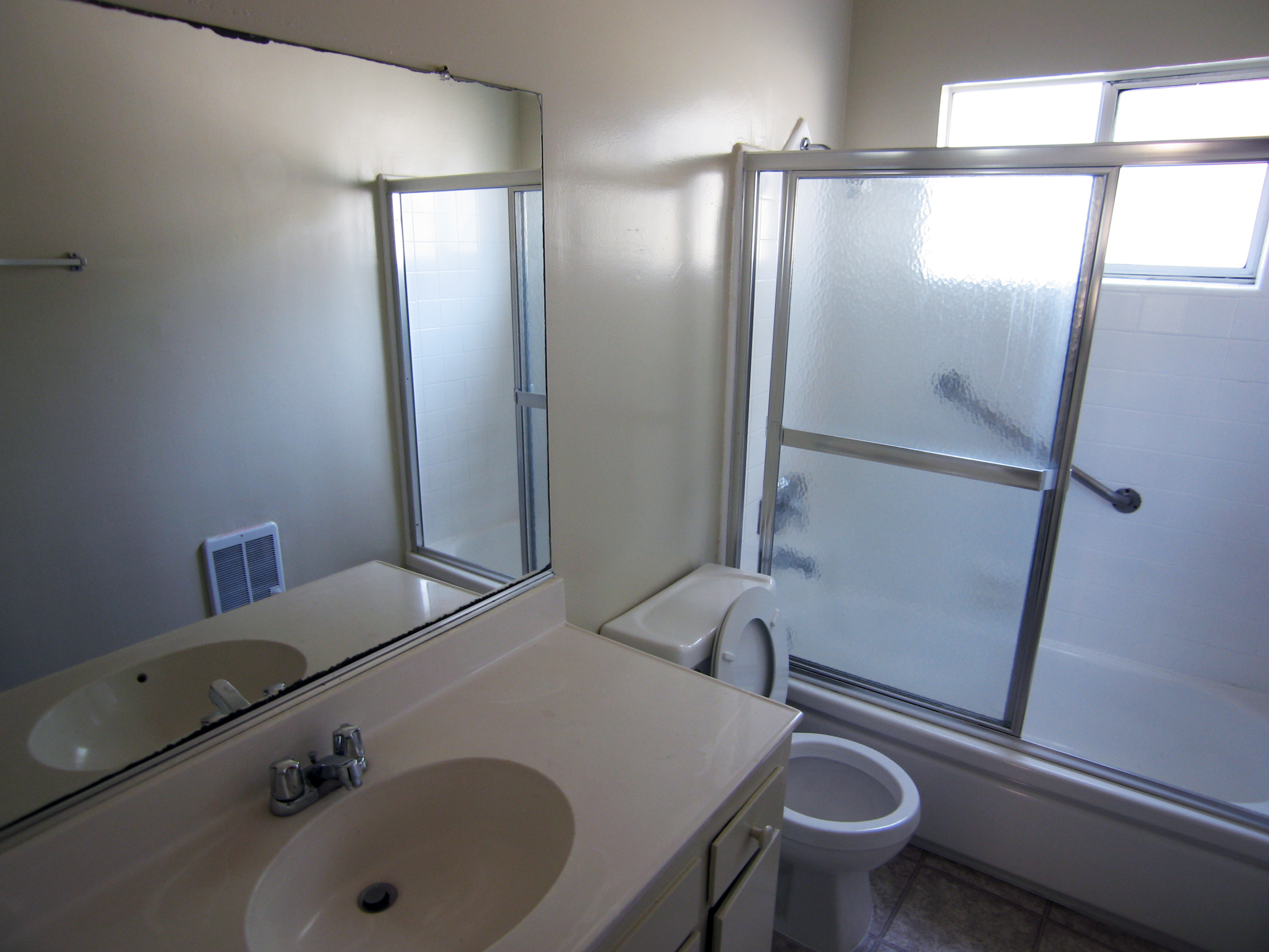 Image of the apartment bathroom
