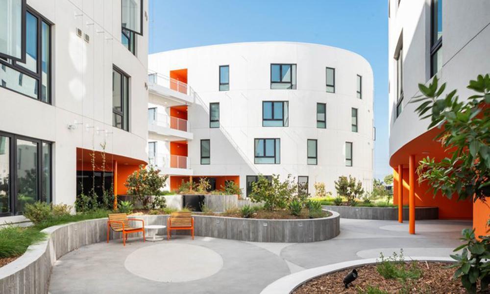 Corazon Del Valle - courtyard
