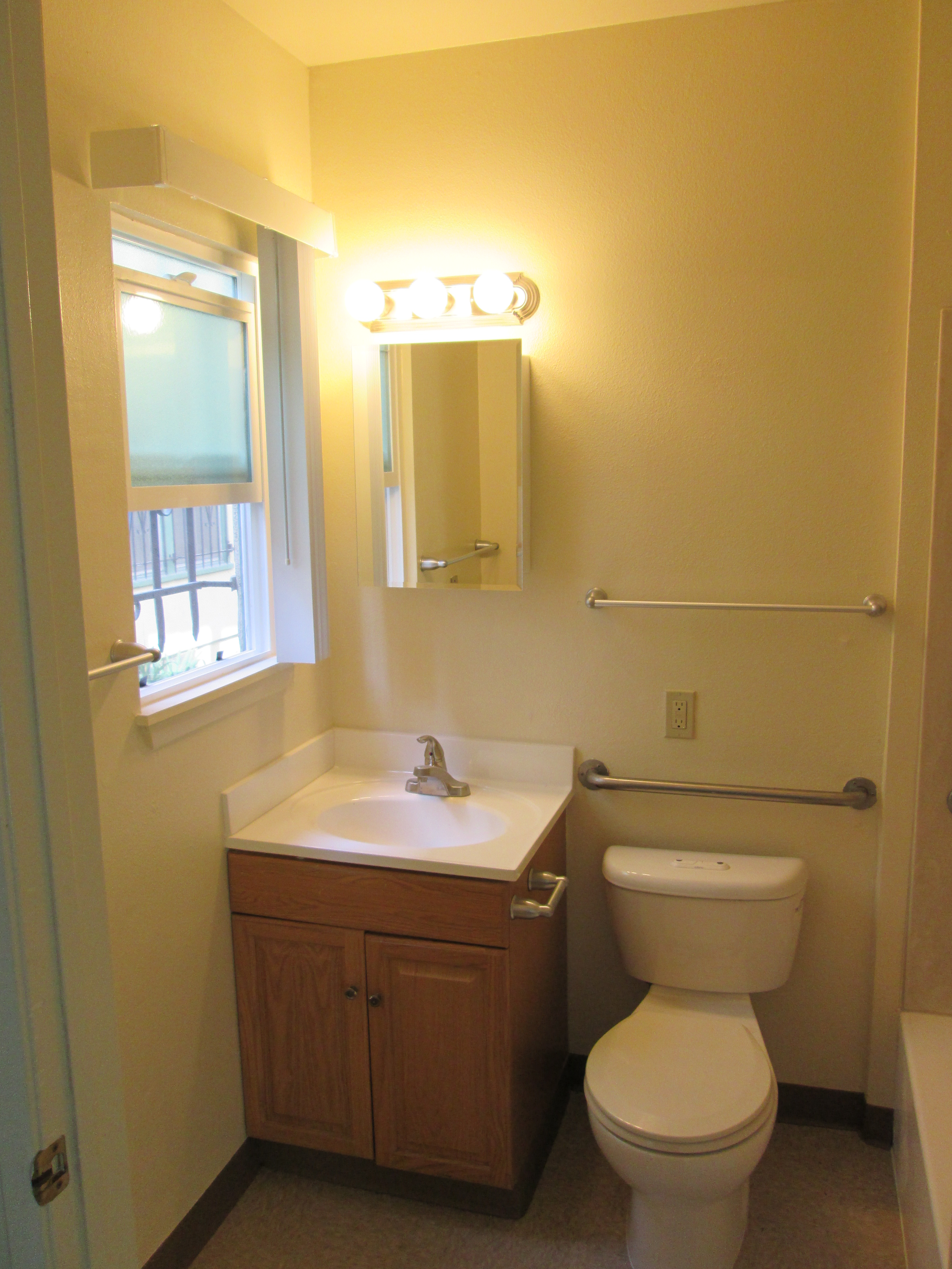 Image of the apartment bathroom