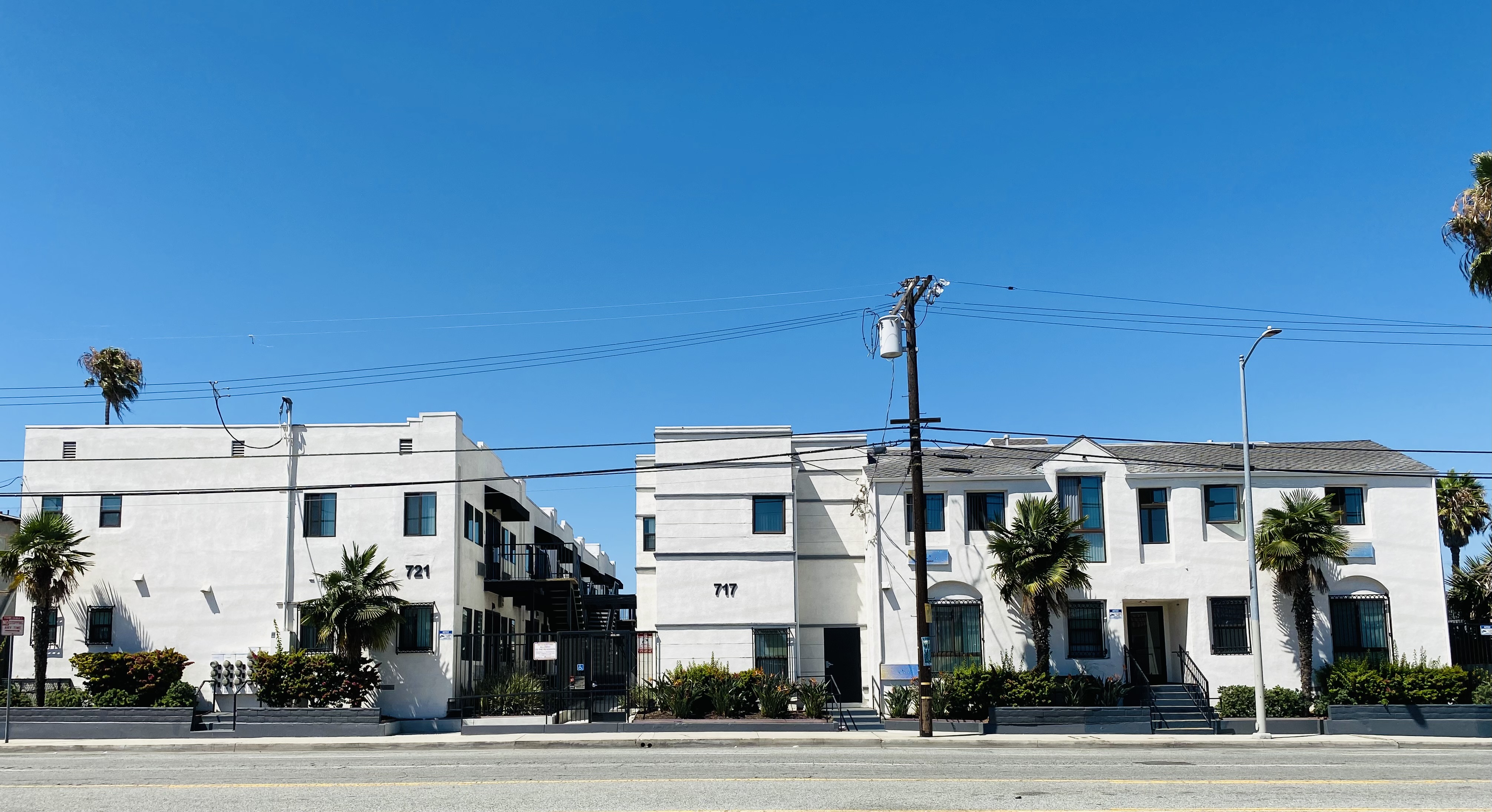 Street view of 717 & 721 buildings for Royals Apartments on El Segundo Blvd.