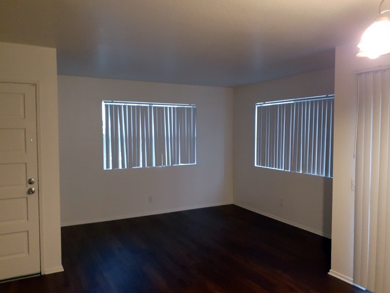 3-Crescent-Court-Living-Room-Wooden-Floors-Horizontal-Blinds