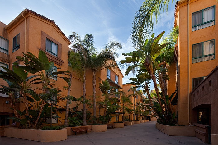 Exterior view of a walkway between buildings at La Villa Mariposa
