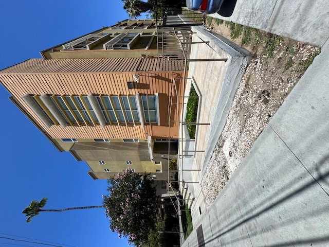 HFL VAN NUYS FRONT EAST SIDE