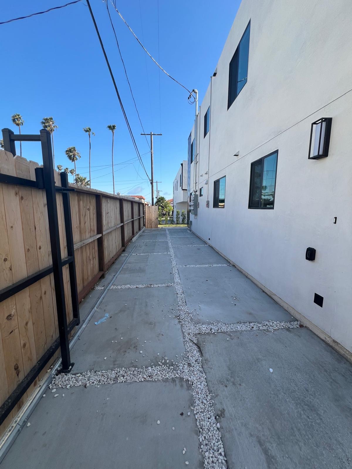 1230 W 8th St Unit 3