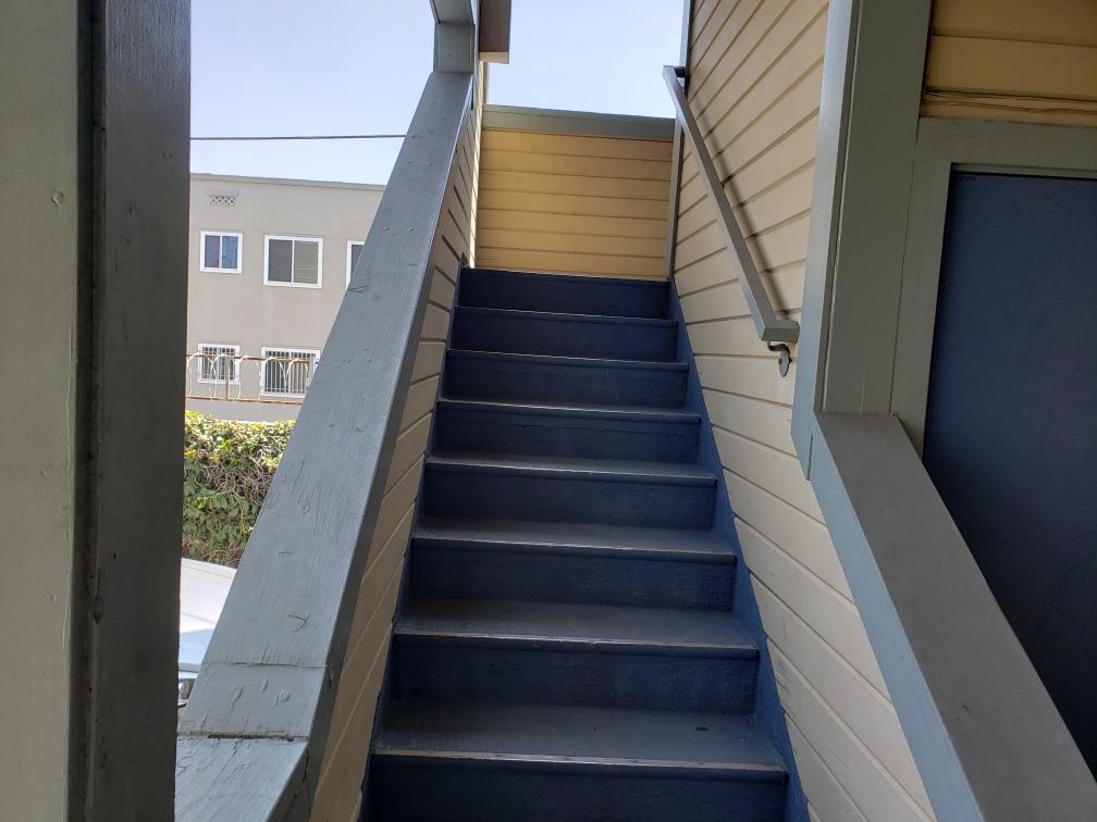 Image of the outside building stairwell