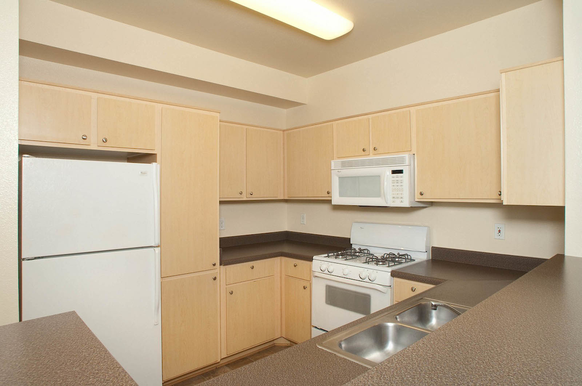 Image of the kitchen equipped with a fridge and microwave